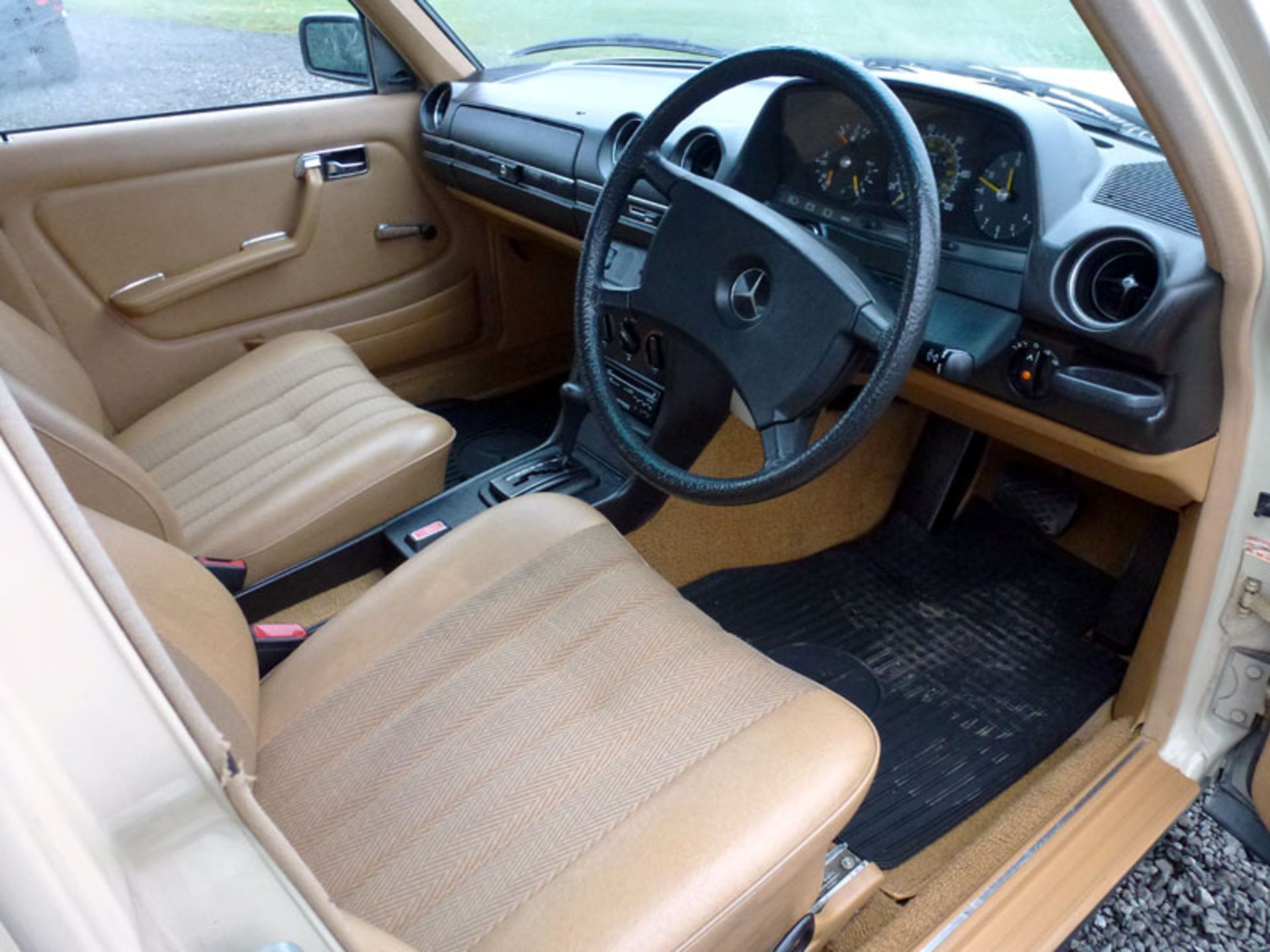 1981 Mercedes-Benz 230 E - Image 4 of 7