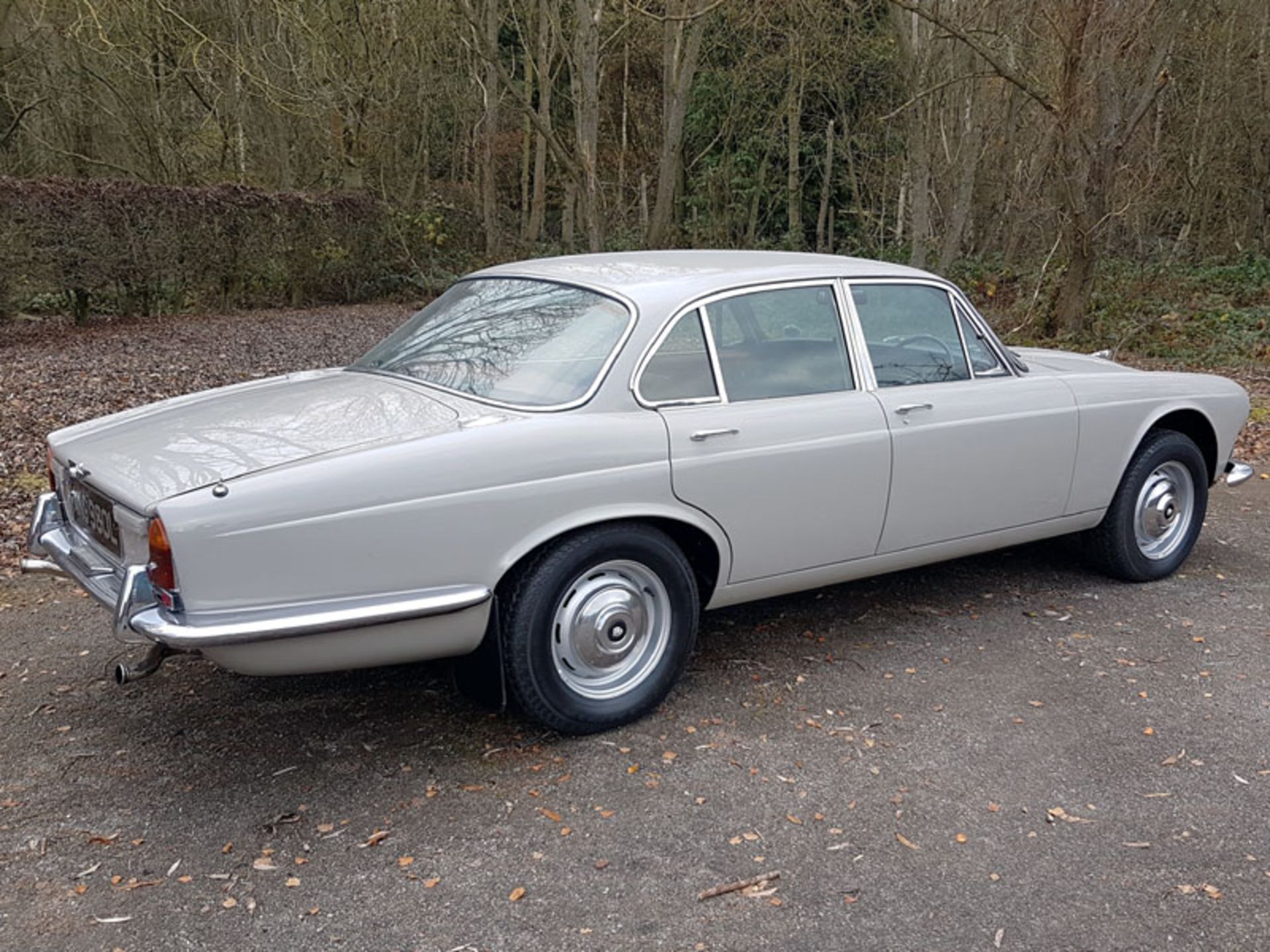 1972 Jaguar XJ6 - Image 2 of 7