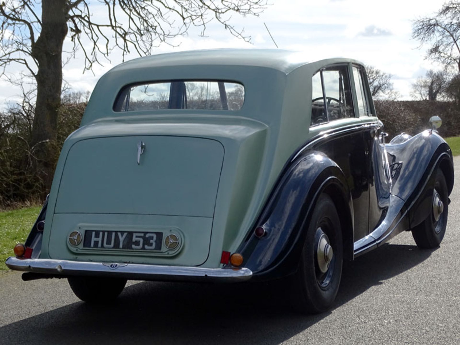 1949 Bentley MK VI H.J. Mulliner Saloon - Image 3 of 9