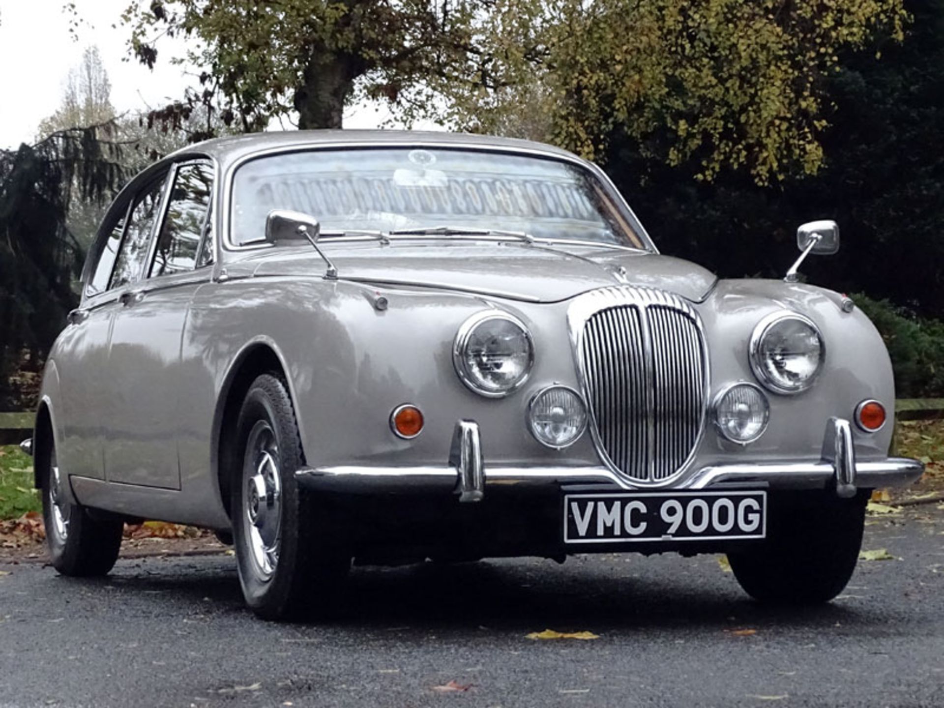 1968 Daimler V8-250