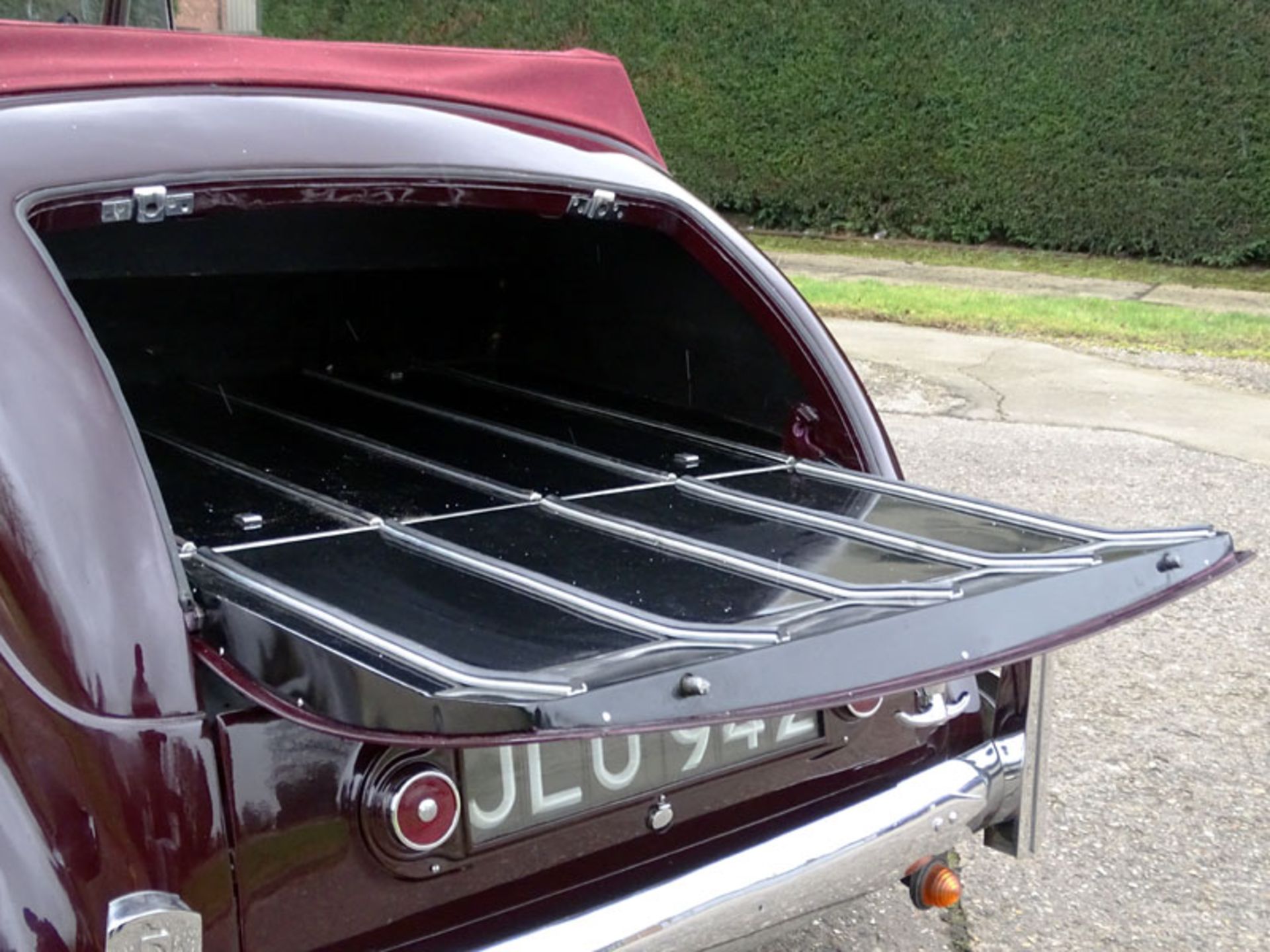 1947 Bentley MK VI Vanden Plas Drophead Coupe - Image 11 of 17