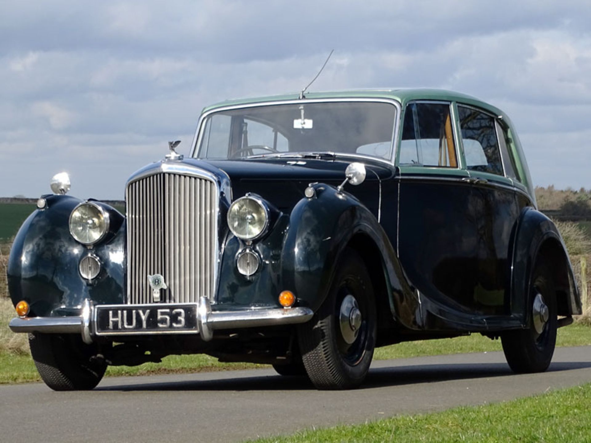 1949 Bentley MK VI H.J. Mulliner Saloon