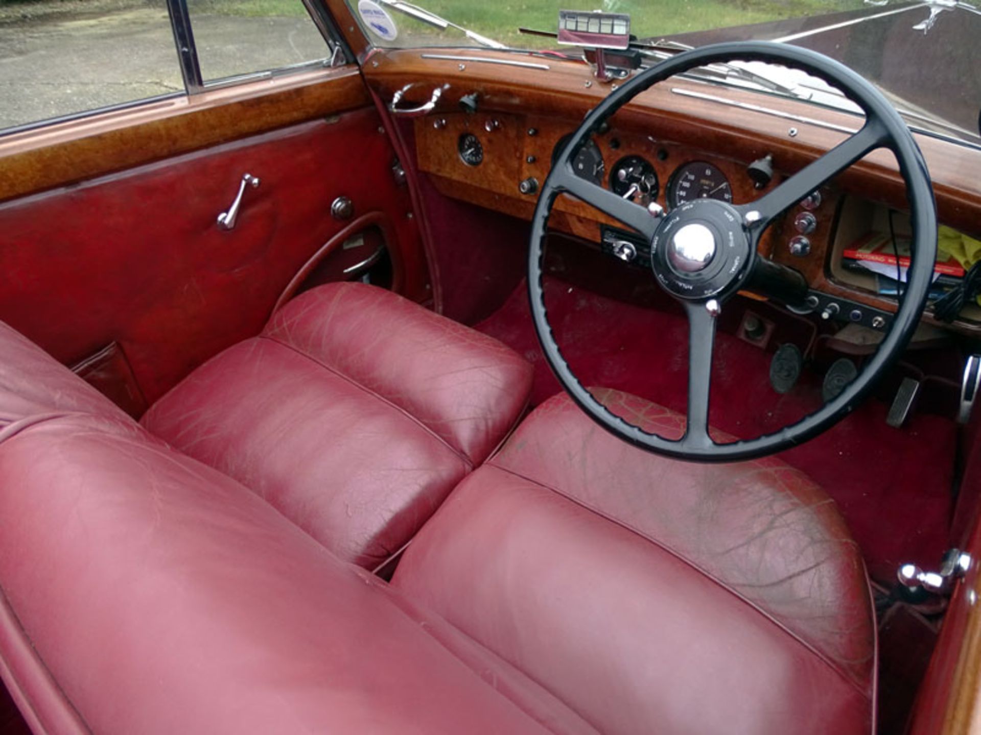 1947 Bentley MK VI Vanden Plas Drophead Coupe - Image 8 of 17
