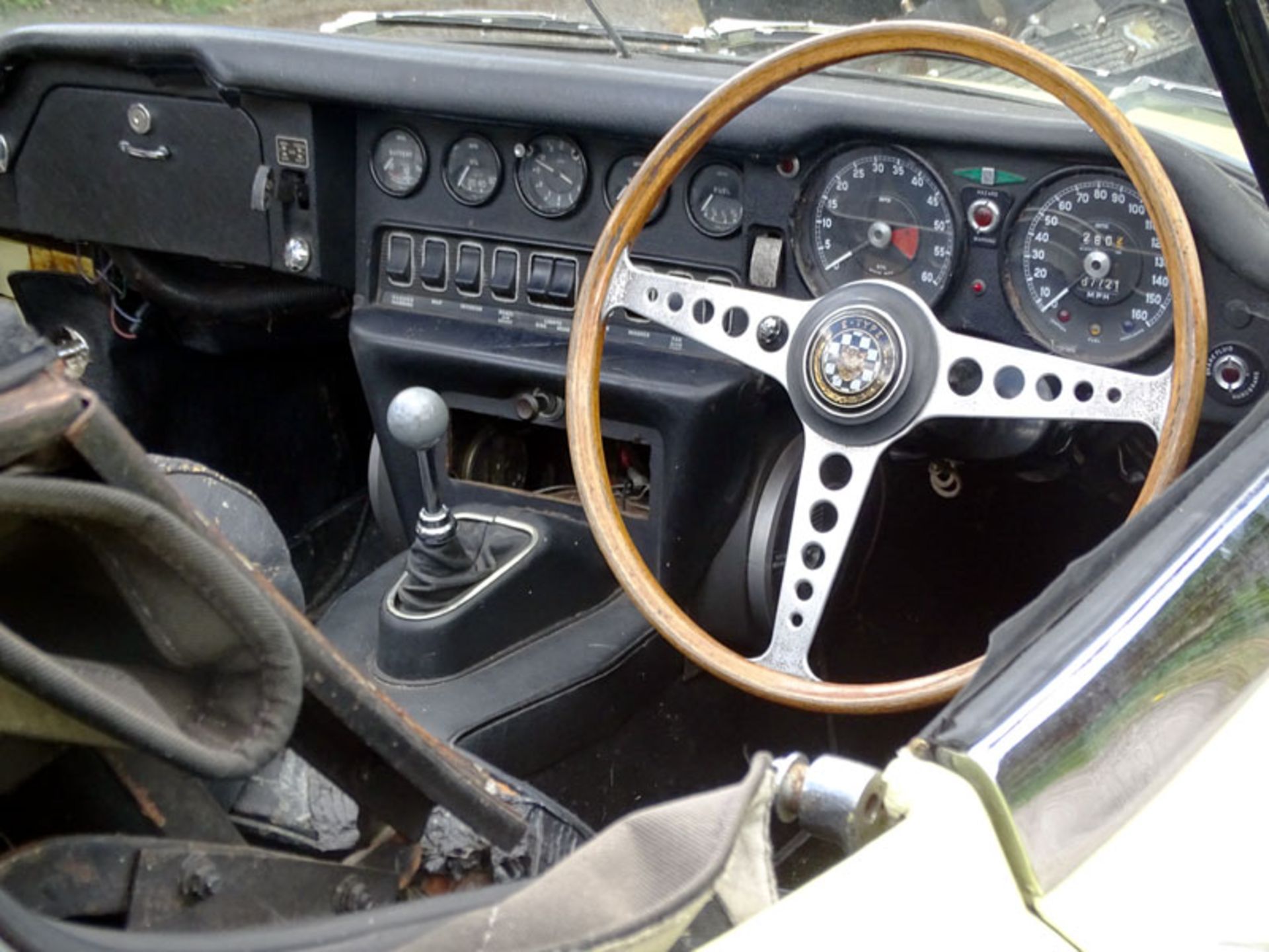 1969 Jaguar E-Type 4.2 Roadster - Image 7 of 12