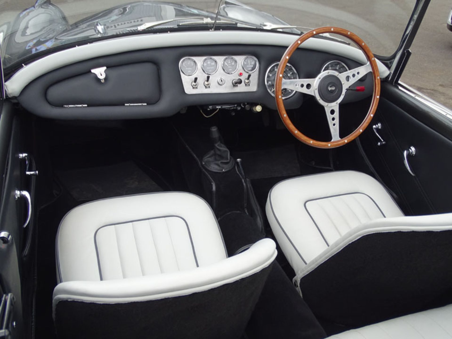 1961 Daimler SP250 Dart - Image 4 of 9