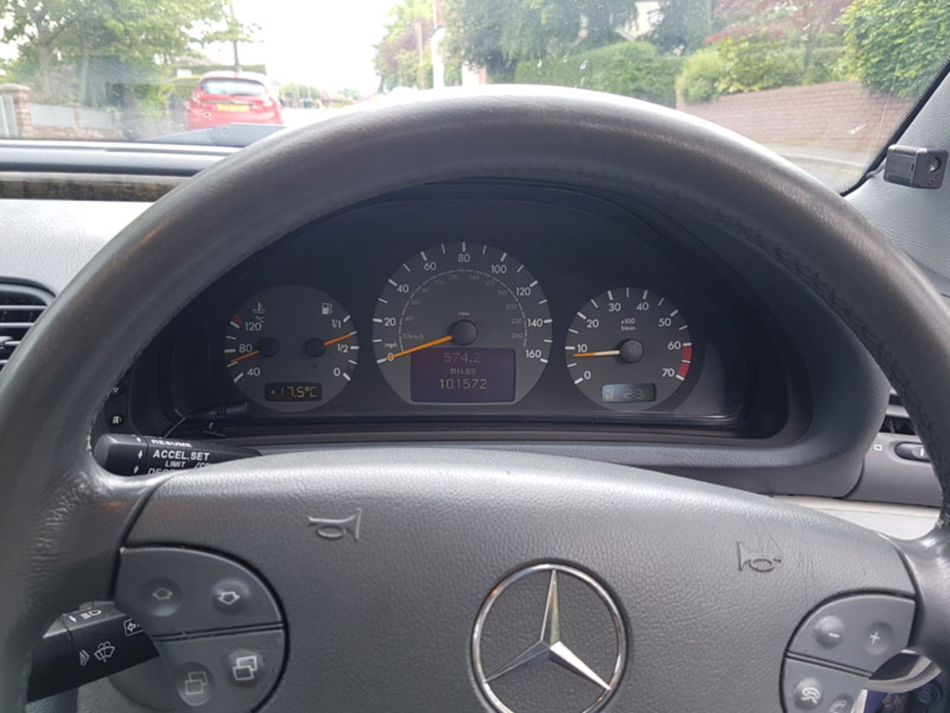 2001 Mercedes-Benz CLK 320 Convertible - Image 4 of 4