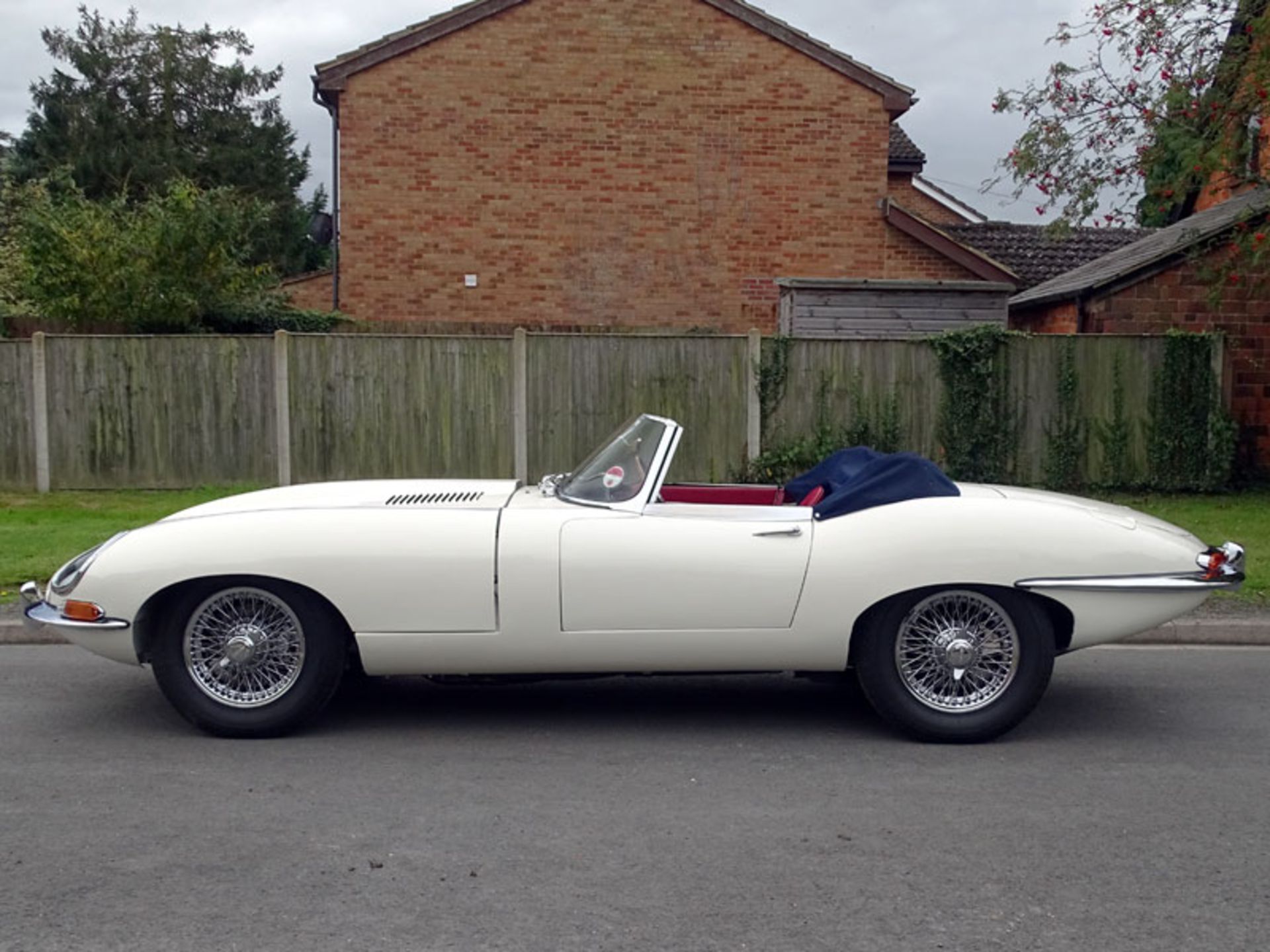 1962 Jaguar E-Type 3.8 Roadster - Image 2 of 12