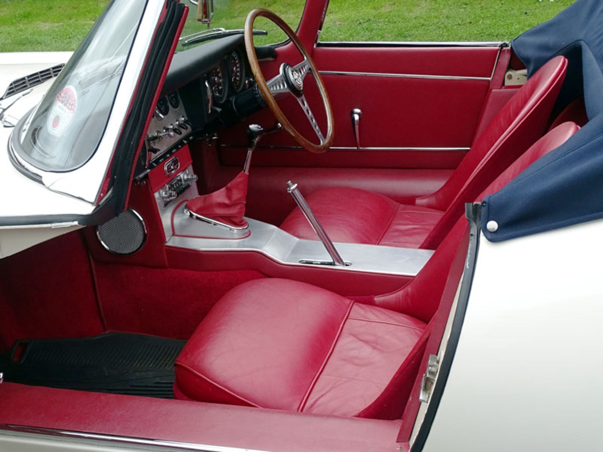 1962 Jaguar E-Type 3.8 Roadster - Image 5 of 12