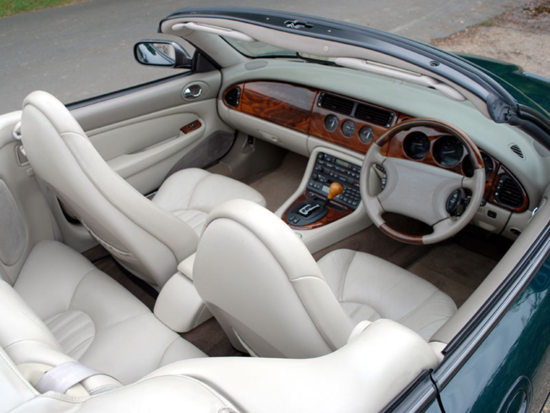 2000 Jaguar XKR Convertible - Image 5 of 7