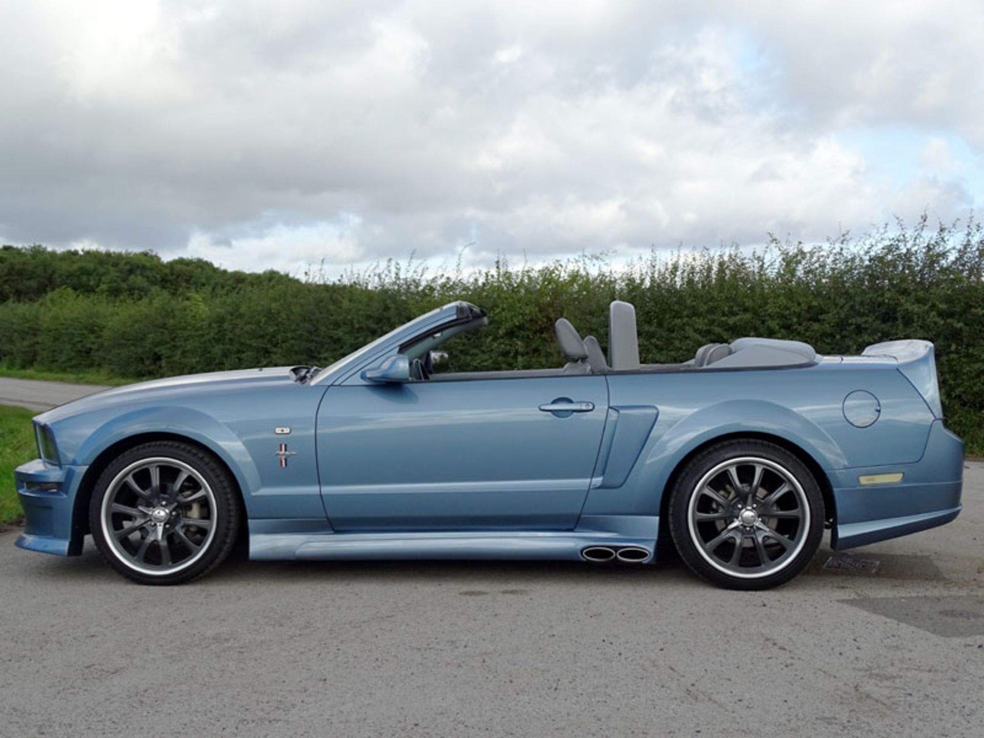 2006 Ford Mustang Convertible - Image 2 of 9