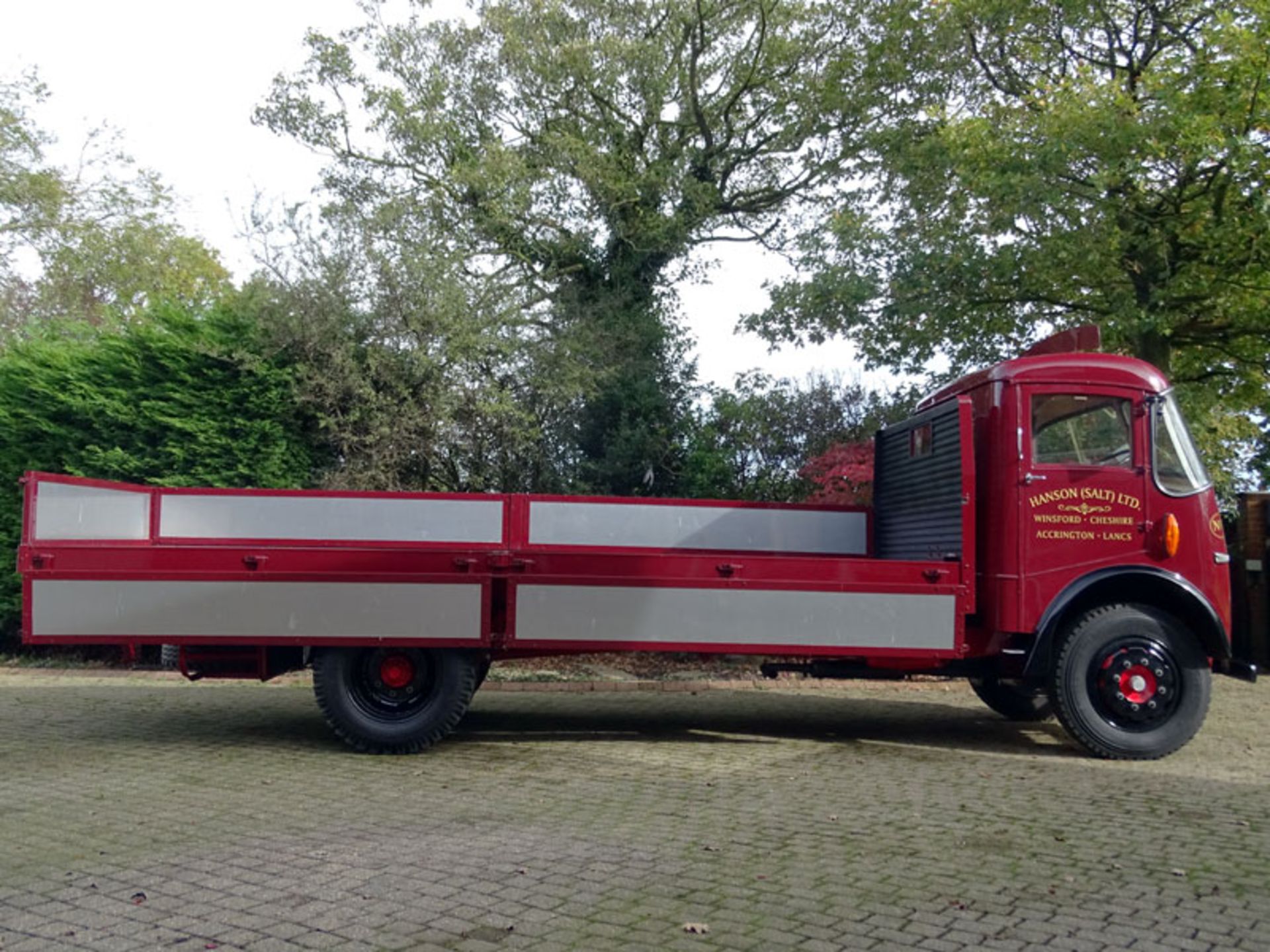 1955 Guy Otter Flat Lorry - Image 2 of 8