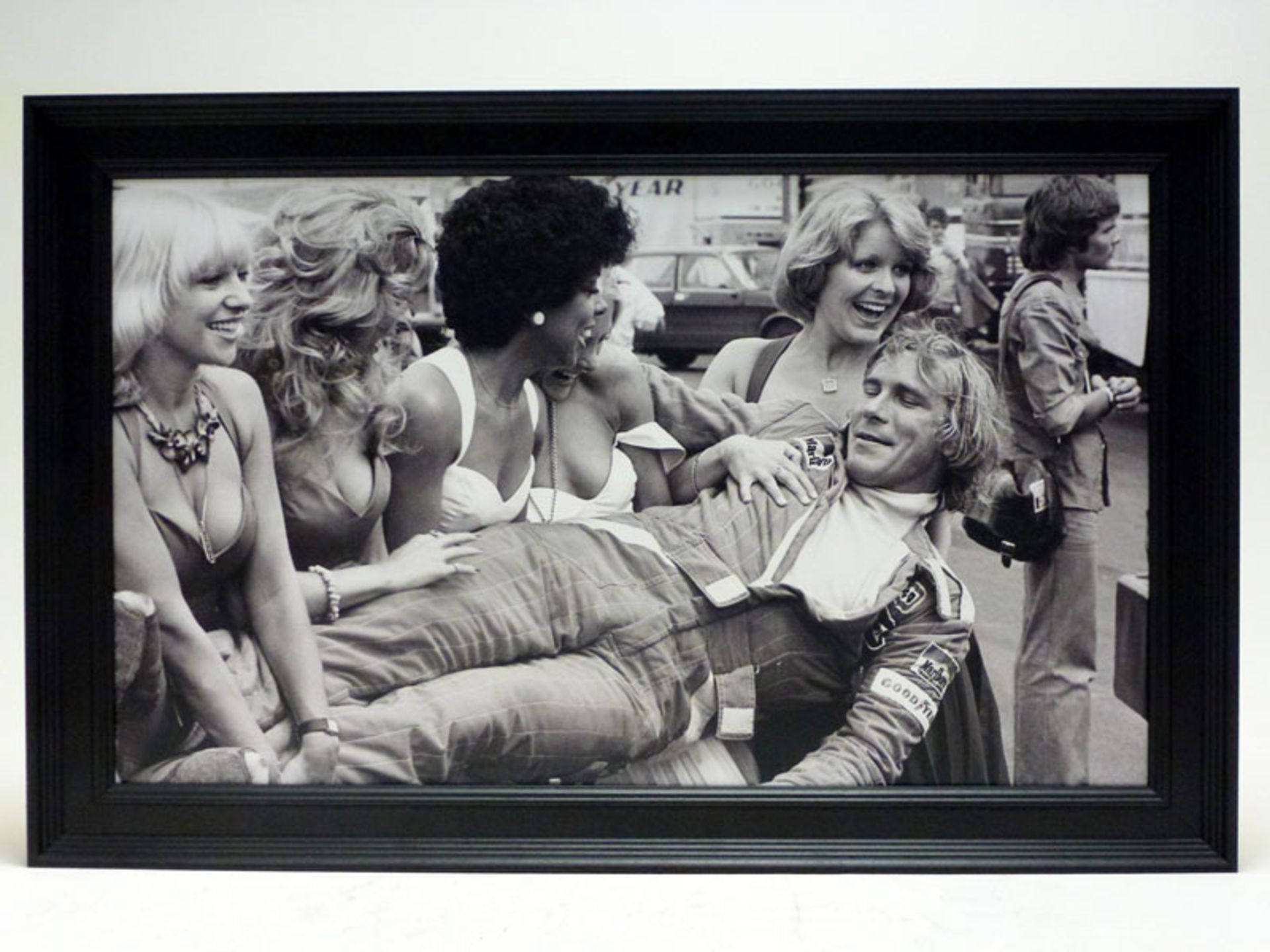 James Hunt and the Grid Girls'