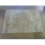 A Green shaggy rug 6' x 4'