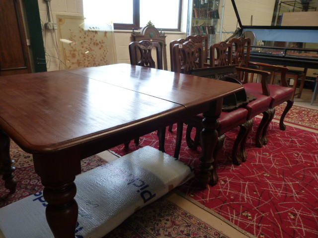 A Victorian mahogany extending table with extra leaf and 6 chairs