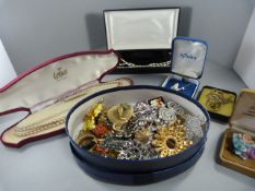 A small quantity of costume jewellery to include pearls and brooches etc poss some silver