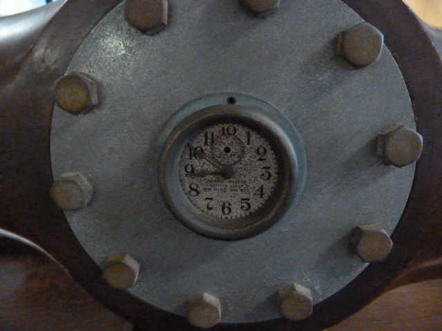 A Propeller hub clock dated 1917 AD557 off a two bladed WW1 'Short' Bomber - Image 4 of 4