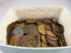 A quantity of English Copper coins to include Half Penny's and Penny's etc