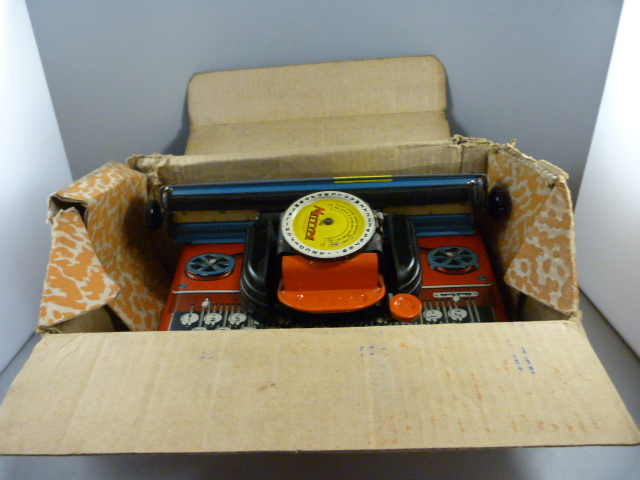 A Mettoy Mettype portable childrens typewriter - Image 2 of 3