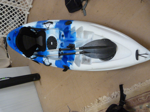 Blue Wave sea/ river fishing Kayak with seat, paddle and wheels. - Image 2 of 2