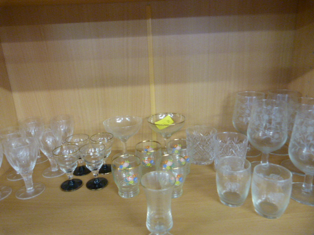 A quantity of various glassware