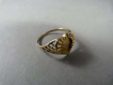 A 9ct Gold Vintage 'Heart shaped' ring - figure of a horse to the middle. weight 1.5g