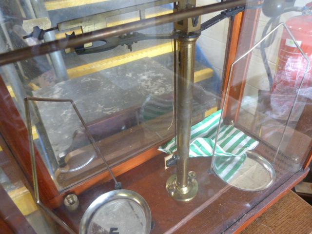 An antique set of Chemist weighing scales surrounded by wooden and glass case - Image 4 of 5