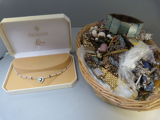 A quantity of costume jewellery and a boxed piece