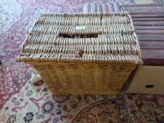 Wicker pigeon carry case