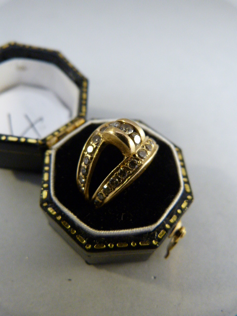 18ct Gold ring set with Diamonds