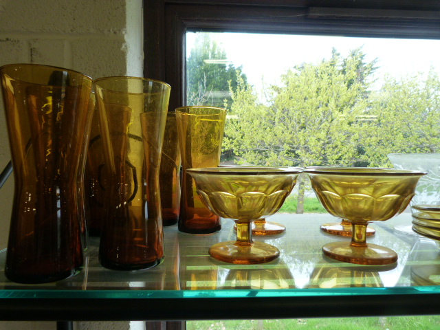 A quantity of mainly amber coloured glassware, and three other pieces - Image 6 of 6