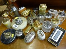 Collection of various table lighters - Onyx and silverplated