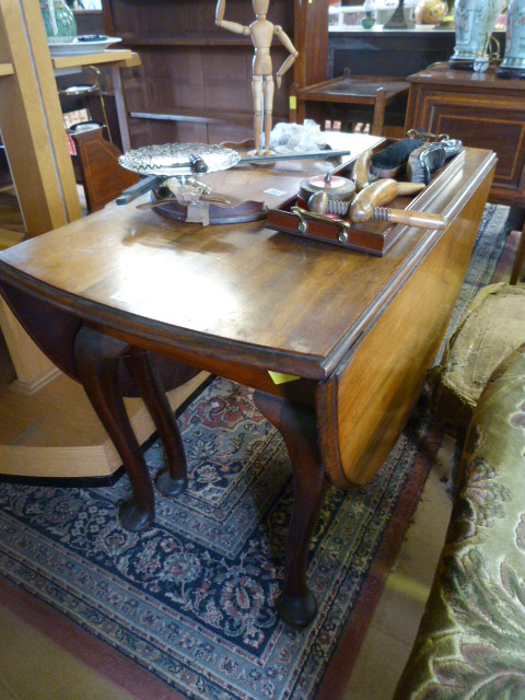 Mahogany drop leaf table on cabriole legs