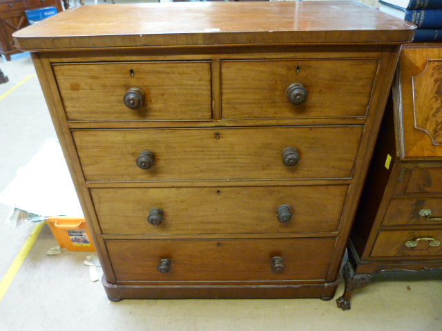 Mahogany chest of 5 drawers