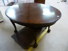 Mahogany extending table on claw and ball feet with extra leaf - Winder in office