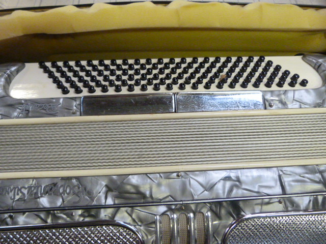 An Italian `Soprani di Silviod Recanati` Piano Accordion, numbered 570 with grey mother of pearl - Image 3 of 4