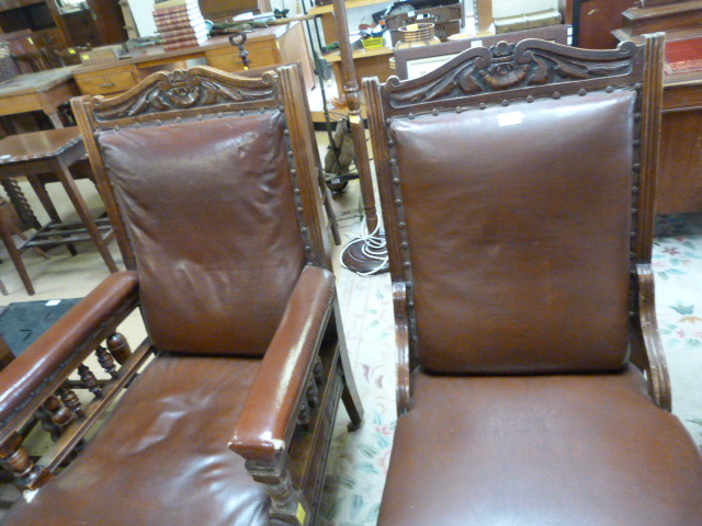 Oak framed pair His and Hers low bedroom chairs with leather upholstery - Image 8 of 8