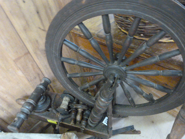 Antique spinning wheel in need of restoration - Image 2 of 2