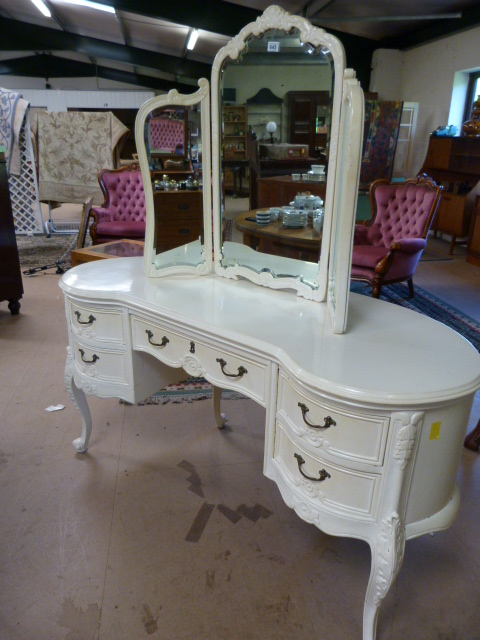 French Kidney shaped dressing table with freestanding mirror over - Image 2 of 2