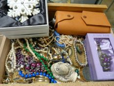 Small collection of costume jewellery - to include a Pandora Xmas tree decoration