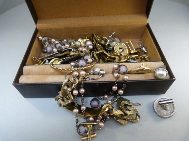 Costume jewellery to include yellow metal or possibly low grade gold ID bracelet