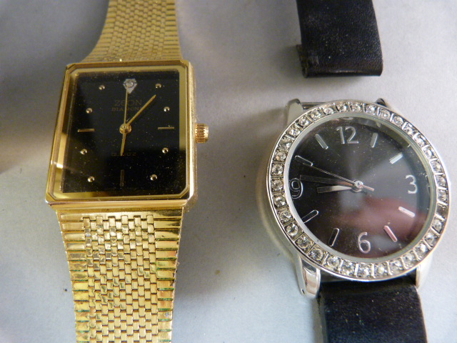 Small quantity of watches and a clock - Image 3 of 3