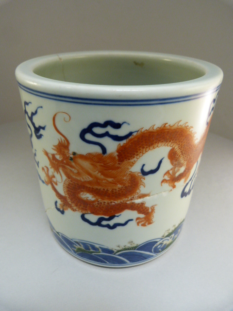 Large Chinese brush pot depicting a red dragon and a red bird. Six figure character mark to base for