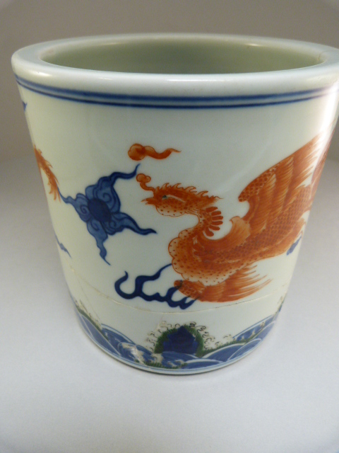 Large Chinese brush pot depicting a red dragon and a red bird. Six figure character mark to base for - Image 4 of 4
