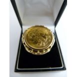 1966 Full sovereign Ring set in 9ct mount Size approx Z total weight 16.4g