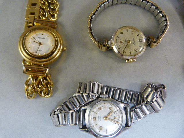 Small quantity of watches and a clock - Image 2 of 3