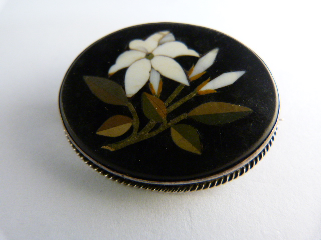 White metal (silver? no hallmarks) petric dina marble brooch approx 31.6mm x 39mm across