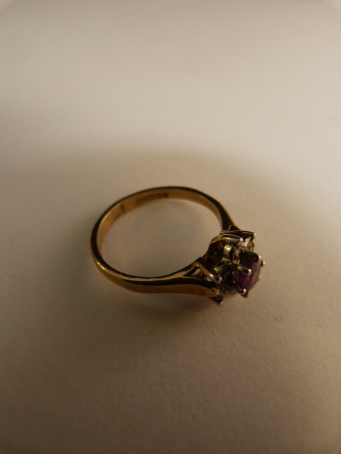 Ruby and Diamond cluster ring in 9ct Gold - Image 2 of 2