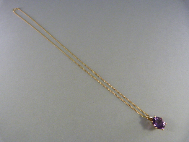 9ct Gold Amethyst and Diamond pendant on a 20" chain. The Oval amethyst is approx 12mm x 10mm with a - Bild 4 aus 4