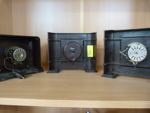 Three Art Deco bakelite electric clocks - Image 5 of 10