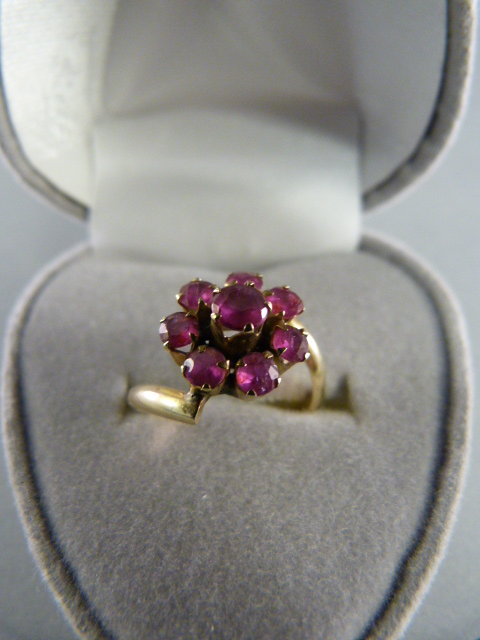 Crossover Yellow Gold (mark indistinct) Ruby Cluster ring - central stone approx 3.8mm in diameter